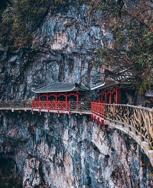 Zhangjiajie walkway.jpg