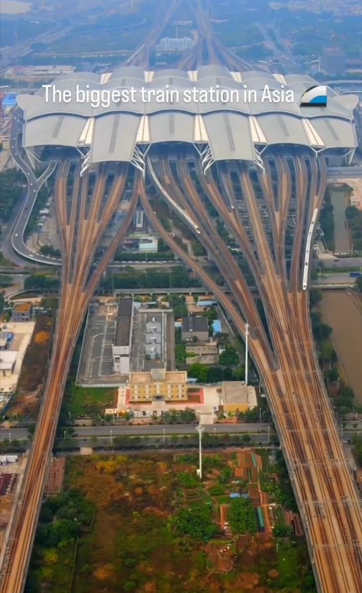Guangzhou train station.jpg