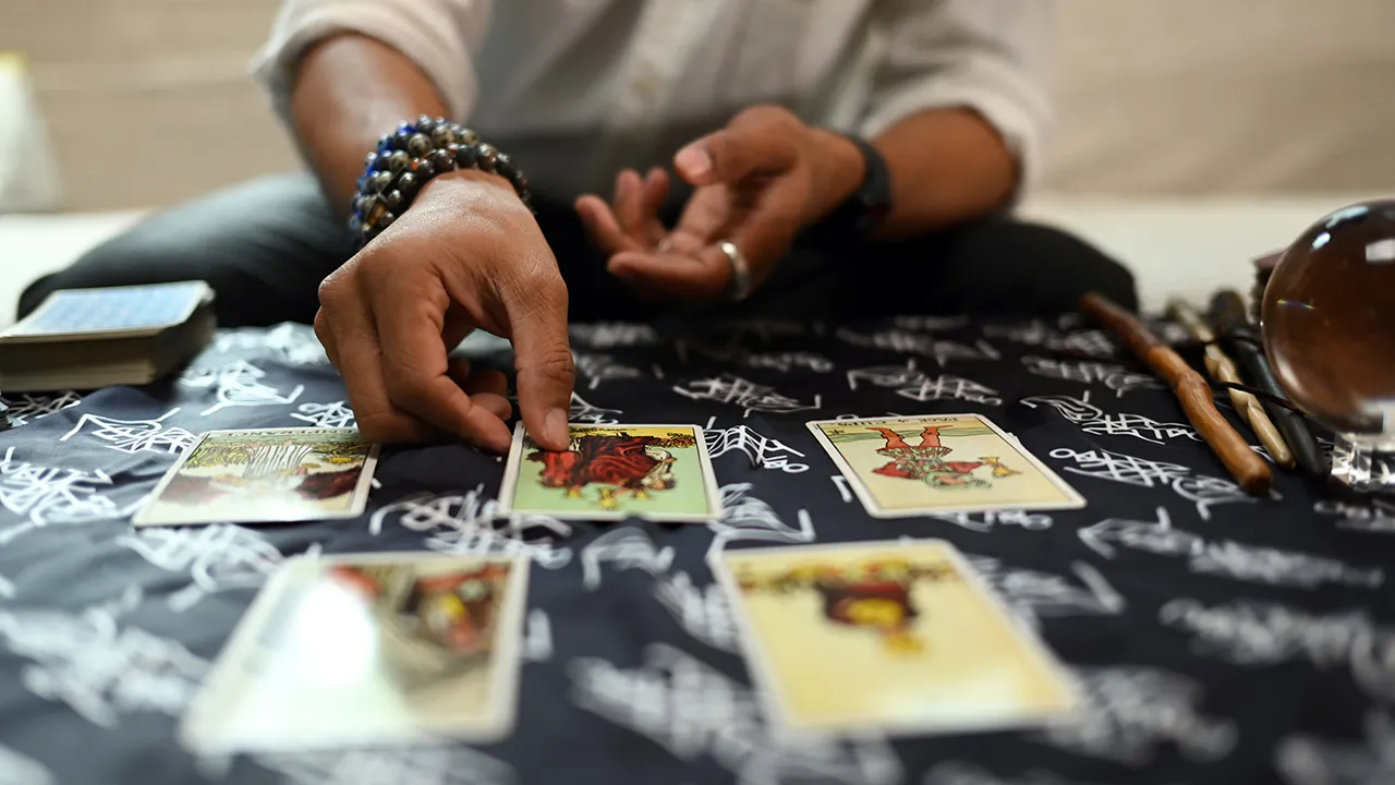Understanding Modern Psychic Readings in the Digital Age